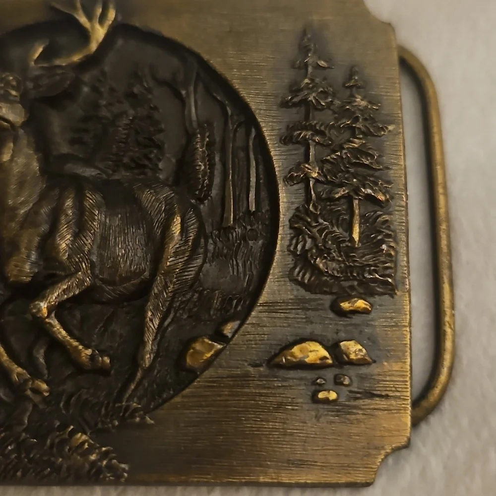 Vtg BERGAMOT 1990 Elk Deer Hunter Outdoorsman Belt Buckle